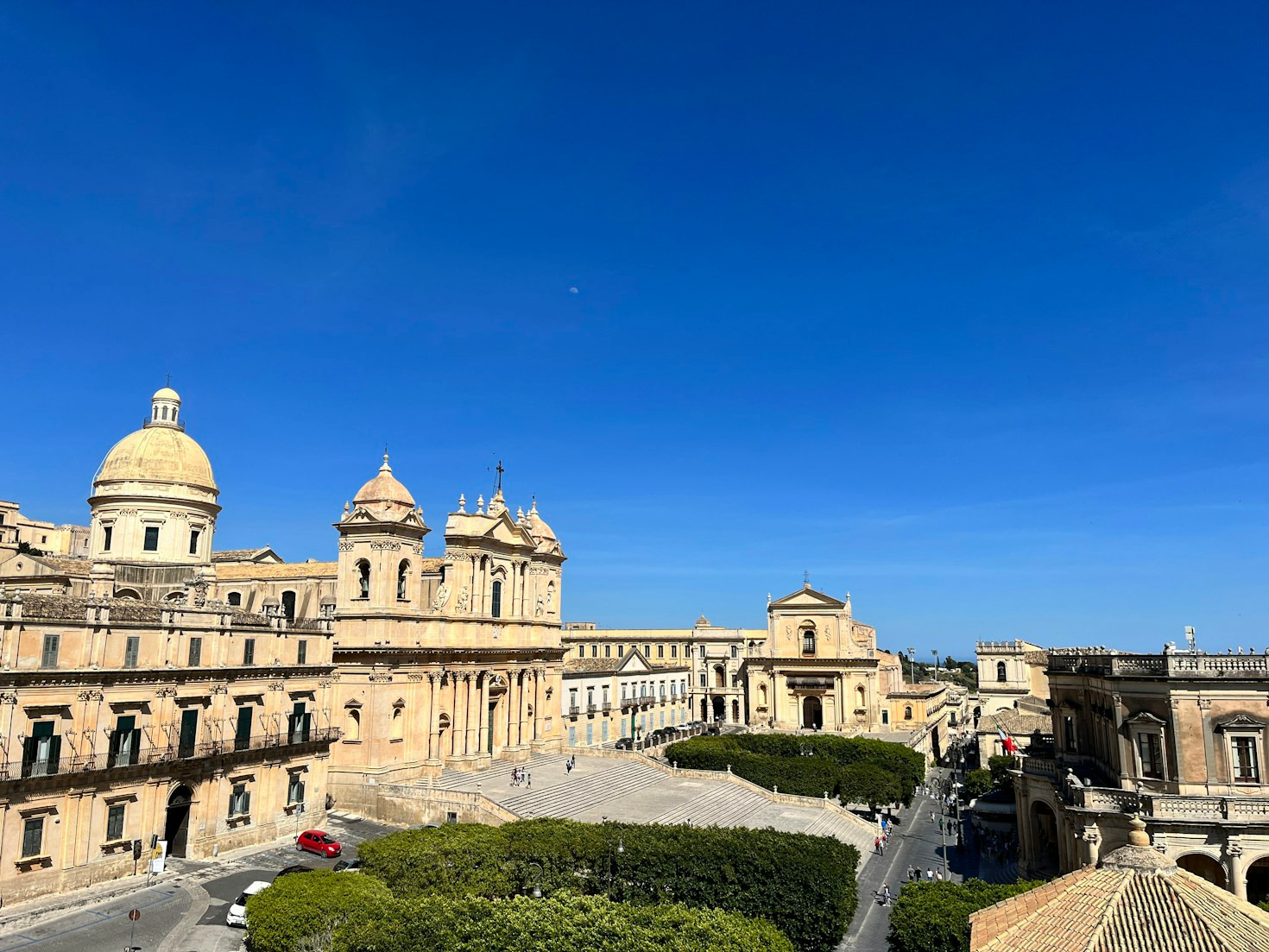 Feste Popolari e Riti Religiosi: Il Sacro nel Cuore dell’Isola